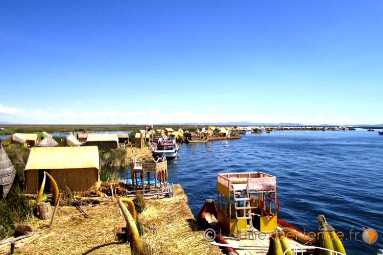 Pérou -Lac Titicaca - île flottante 